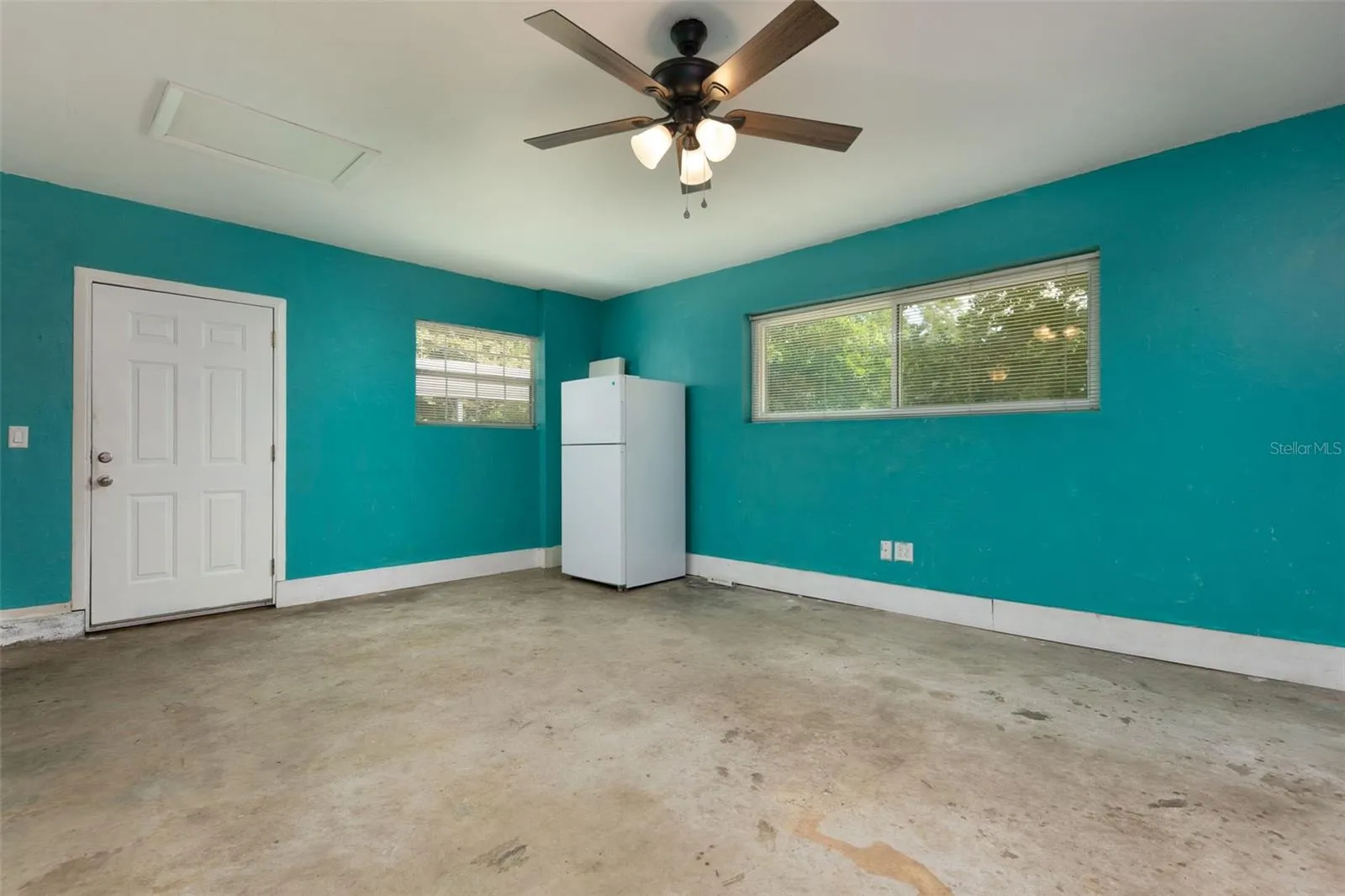 Enclosed Garage/Den