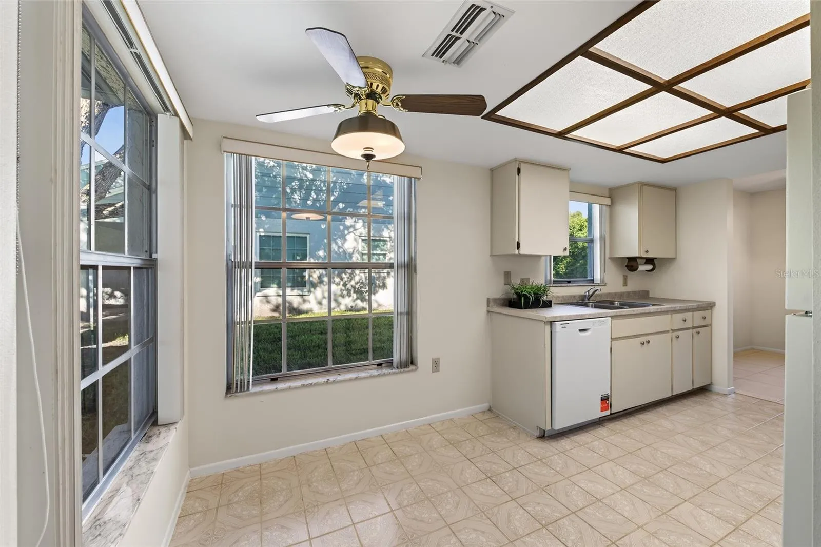 Breakfast Nook/Eat In Kitchen Area- 9545 Danville Court, #42, New Port Richey, FL 34655Wedgewood Village Condos in Heritage Lake