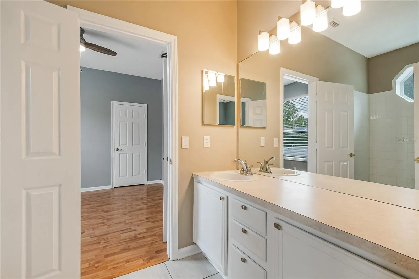 Jack and Jill Bathroom, shower with tub
