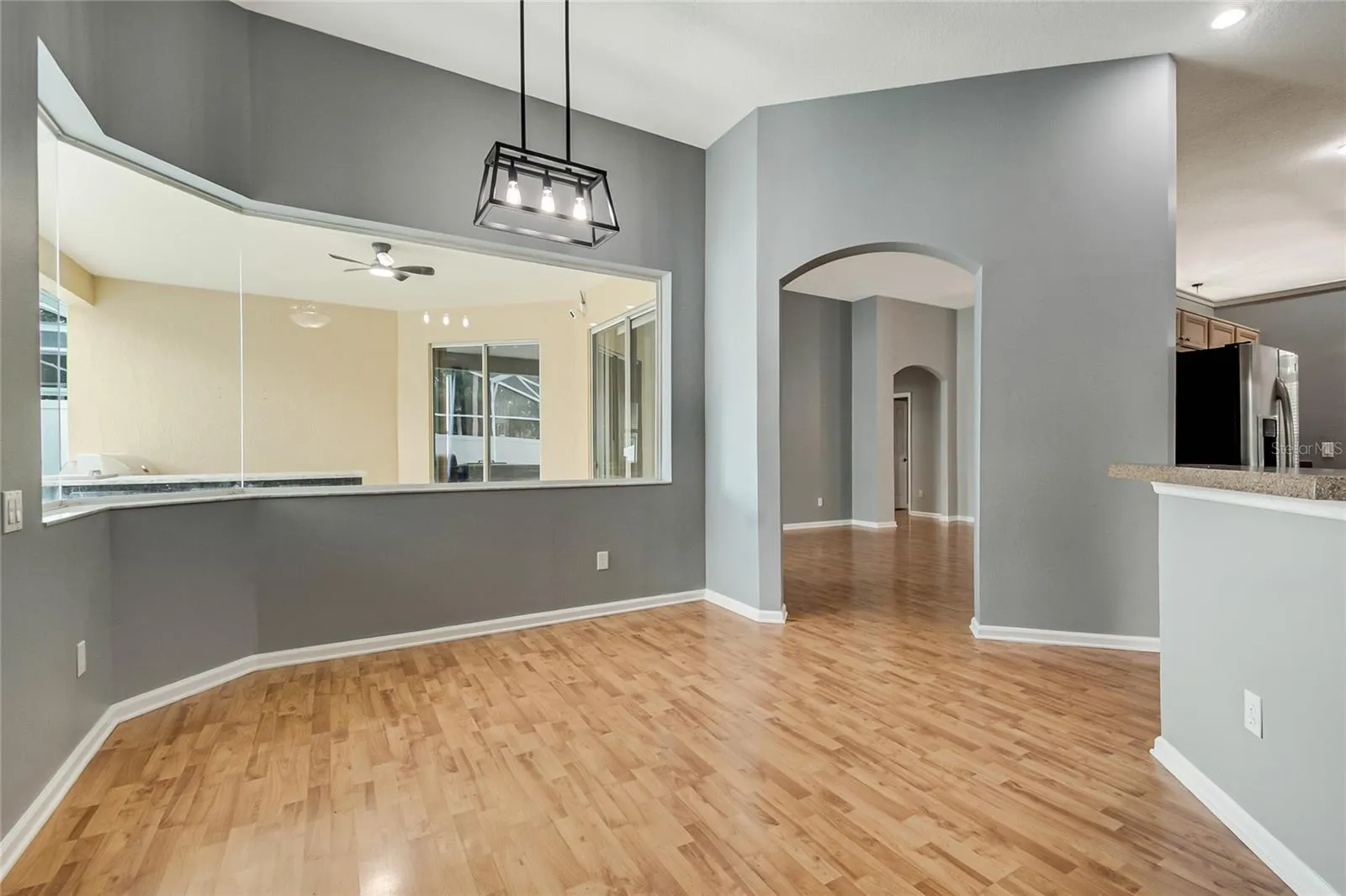 Dining Seating with Grand Window