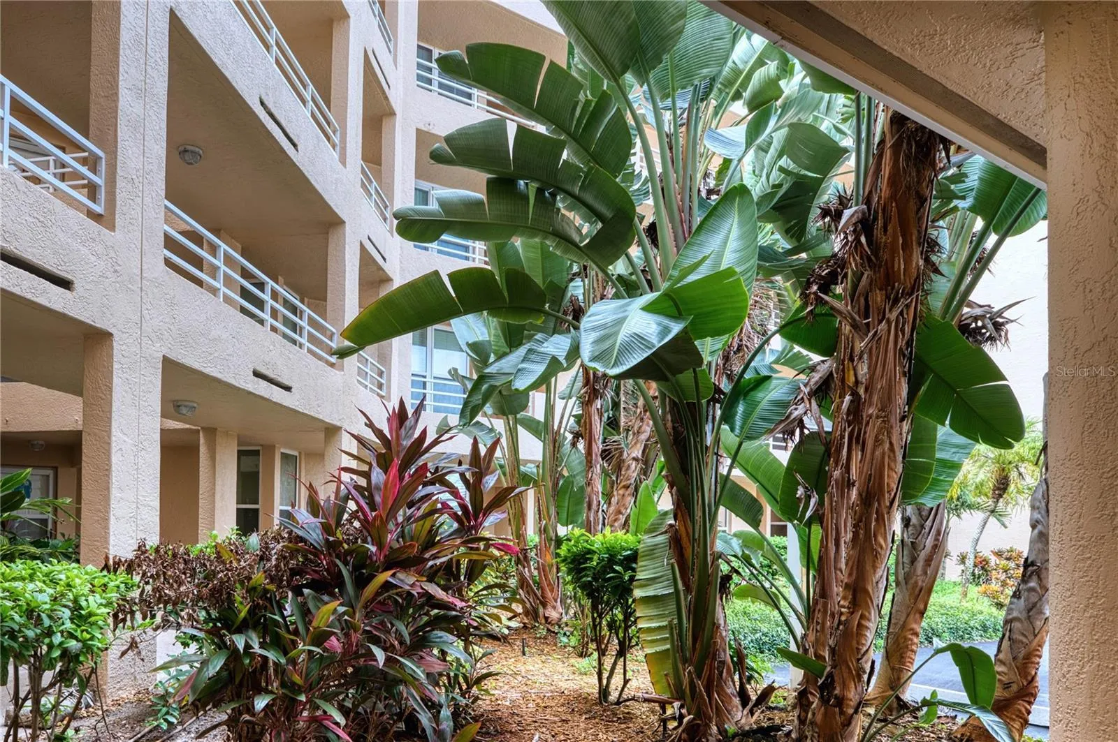 4480 entryway