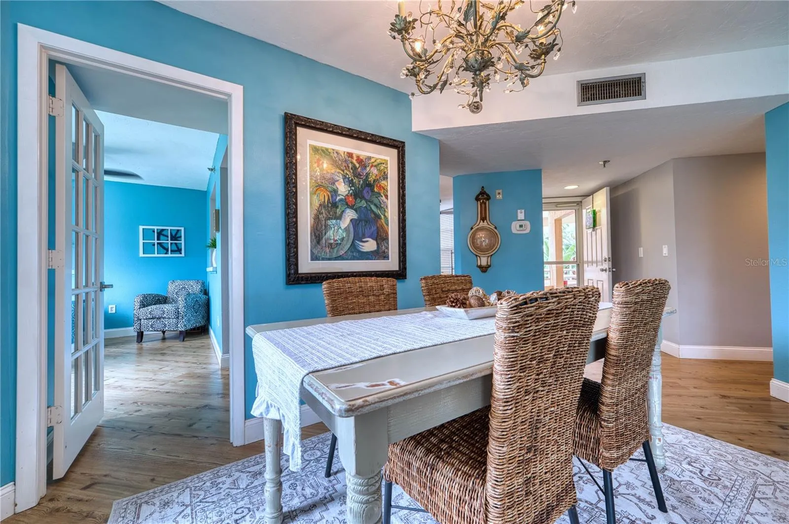 living room/dining room combo