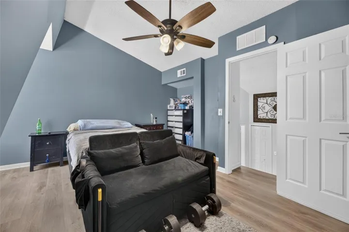LARGE UPPLER LEVEL BEDROOM