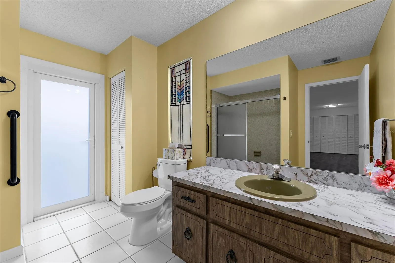2nd bathroom with tub/shower