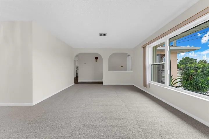 Living room 12x25