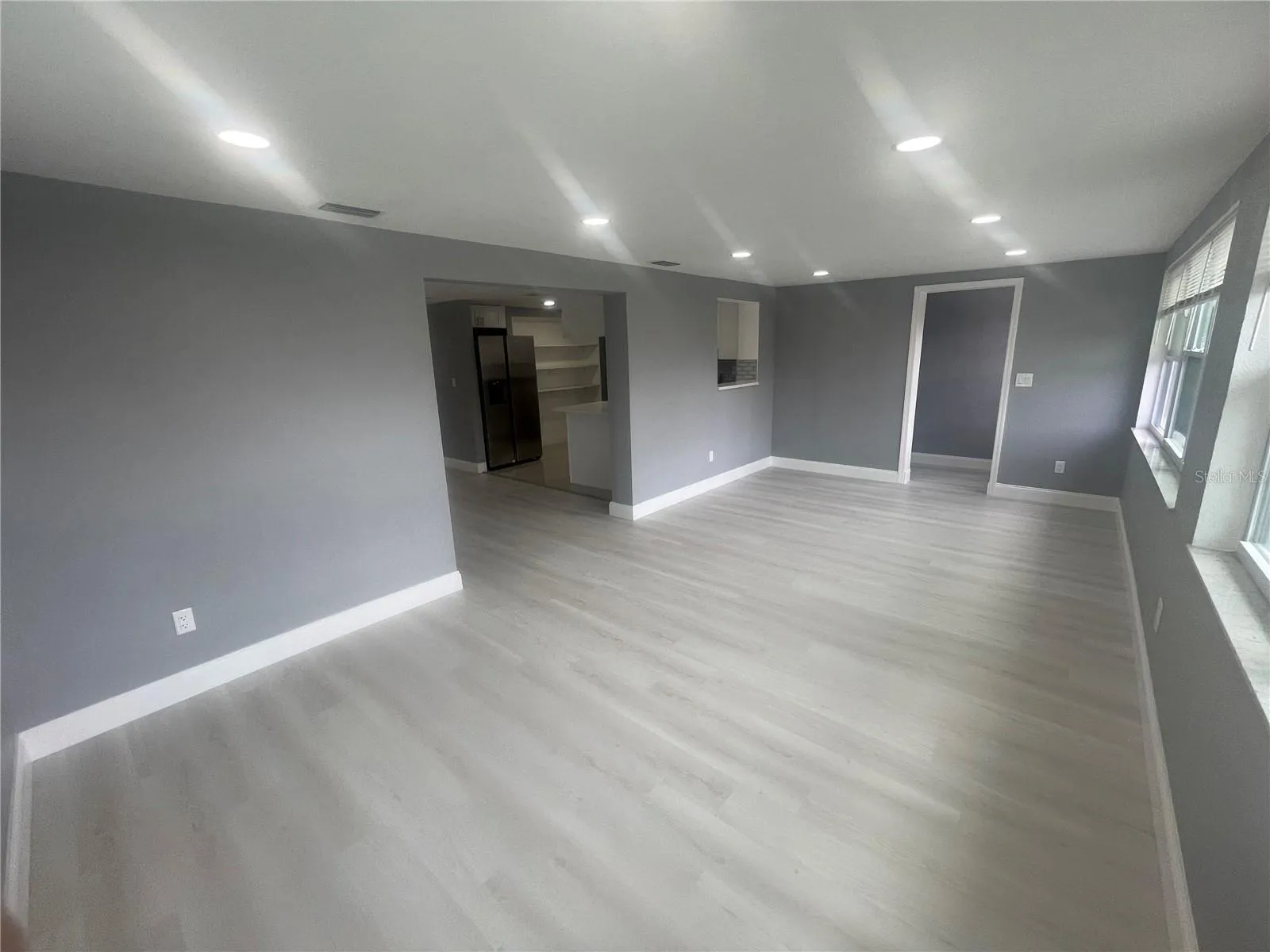 HUGE FAMILY ROOM