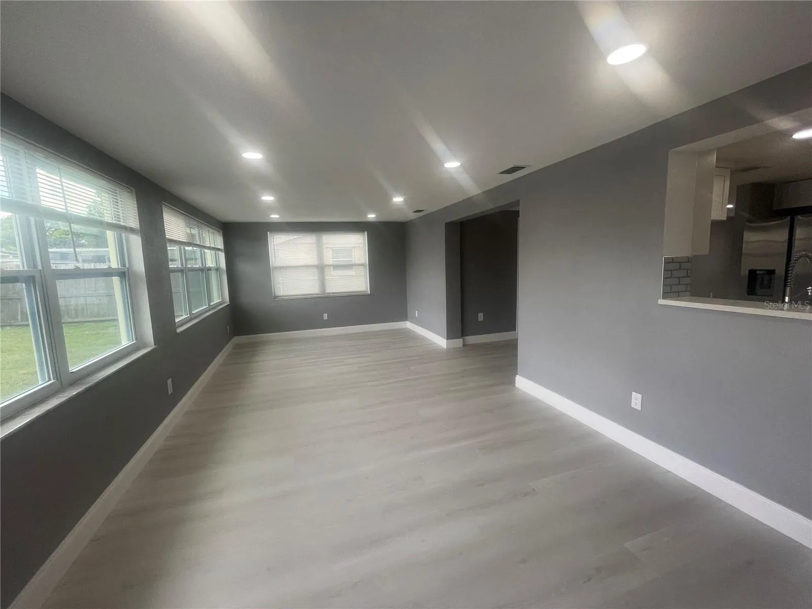 HUGE FAMILY ROOM