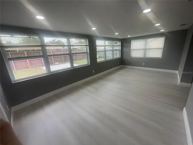 HUGE FAMILY ROOM