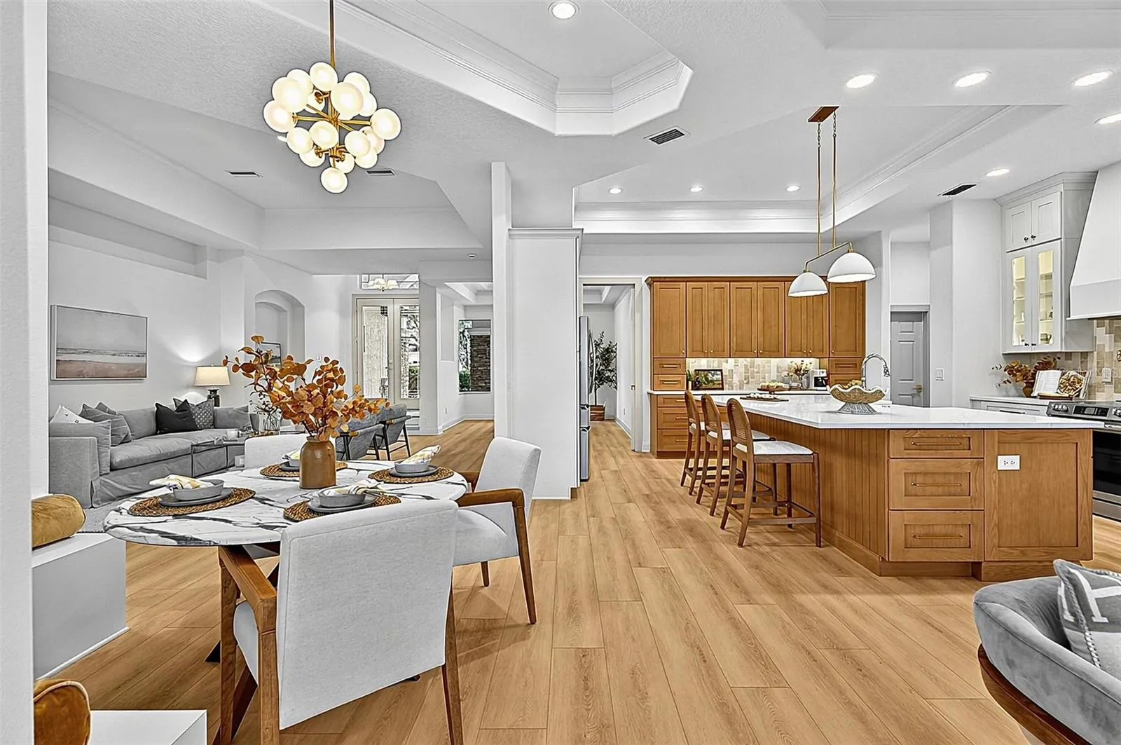 Spectacular Kitchen, cozy breakfast nook and family room