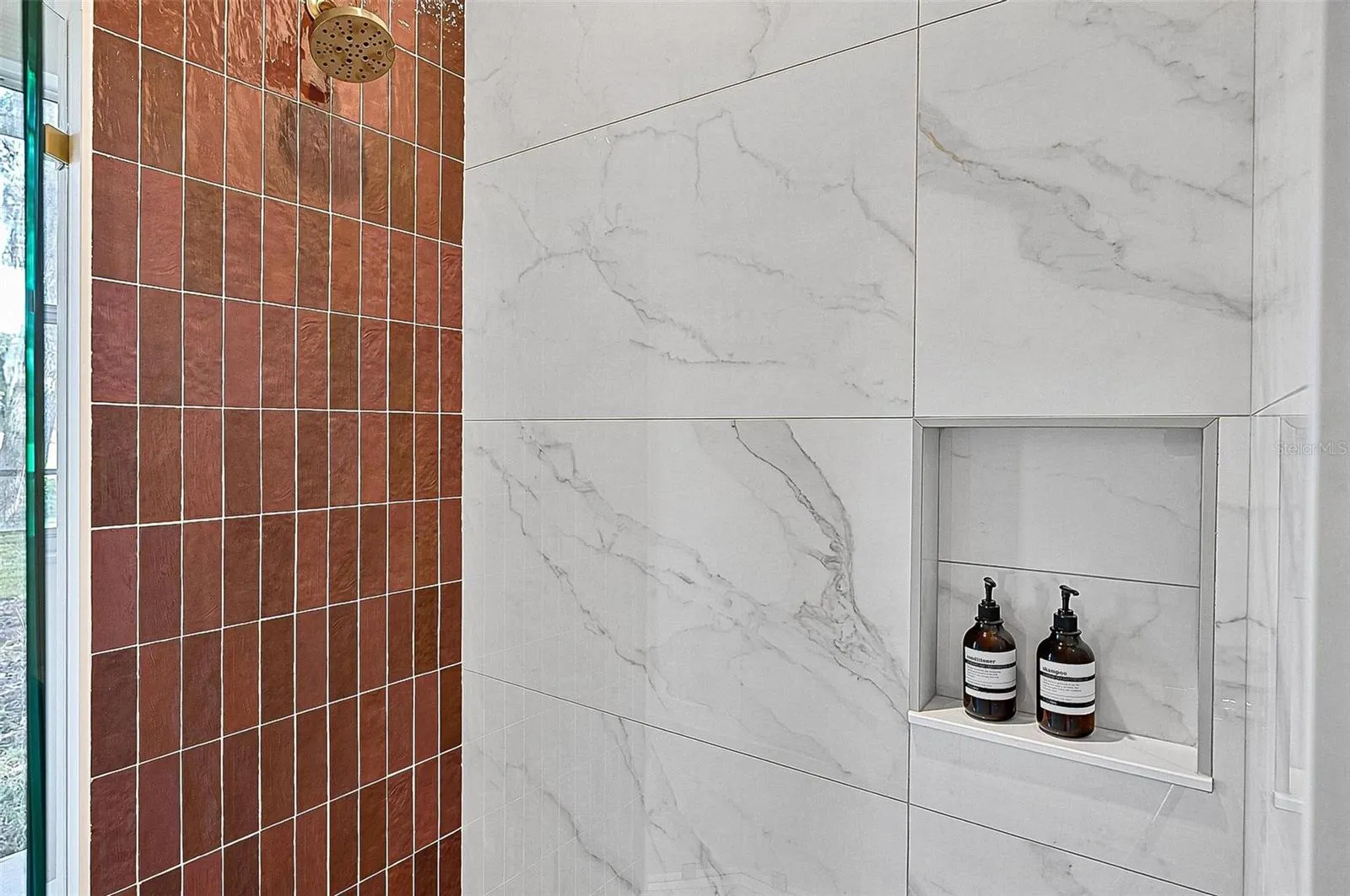Guest 2nd bathroom with tile shower and niches