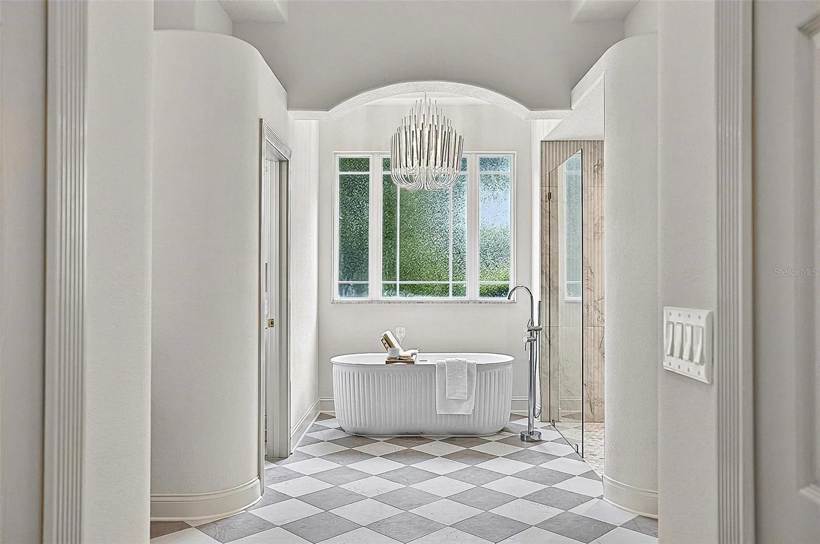 Looking like an upscale magazine, this formal Master Bath gives all the spa vibes