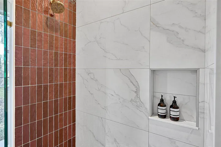 Guest 2nd bathroom with tile shower and niches
