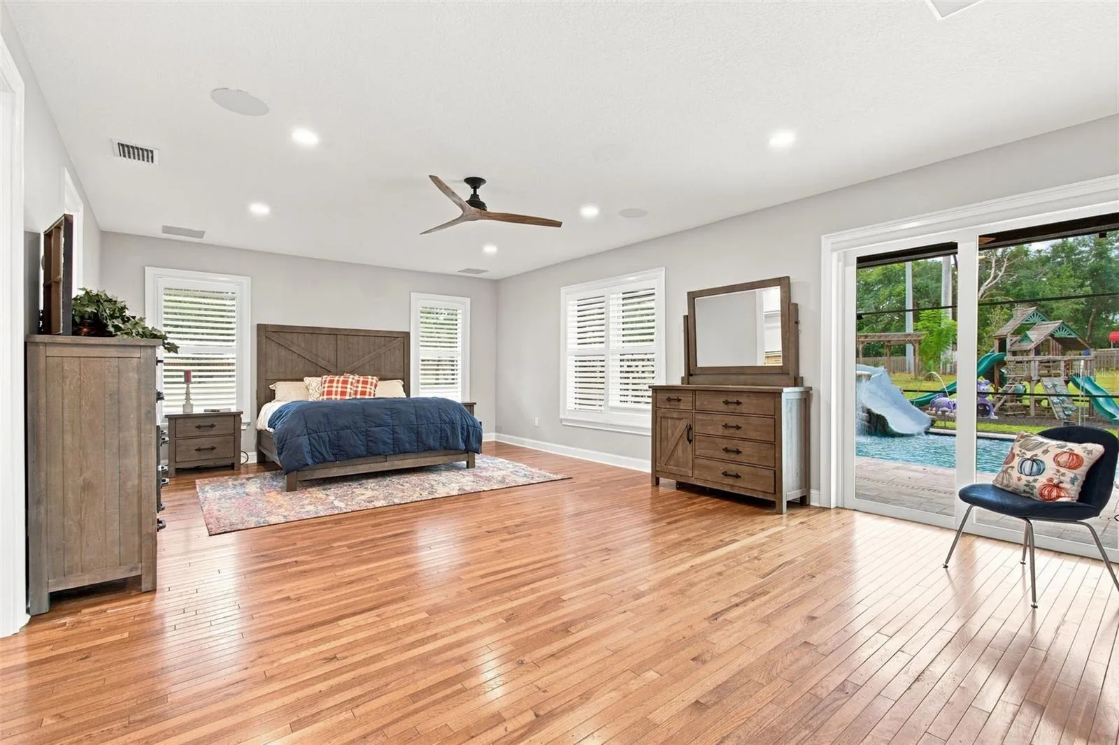 INCREDIBLE POOL VIEWS AND ACCESS