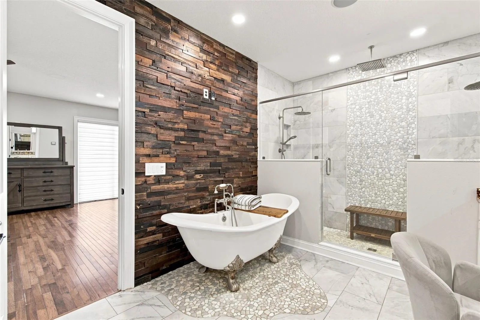 THAT ACCENT WALL AND STONE INLAW - JUST WOW!