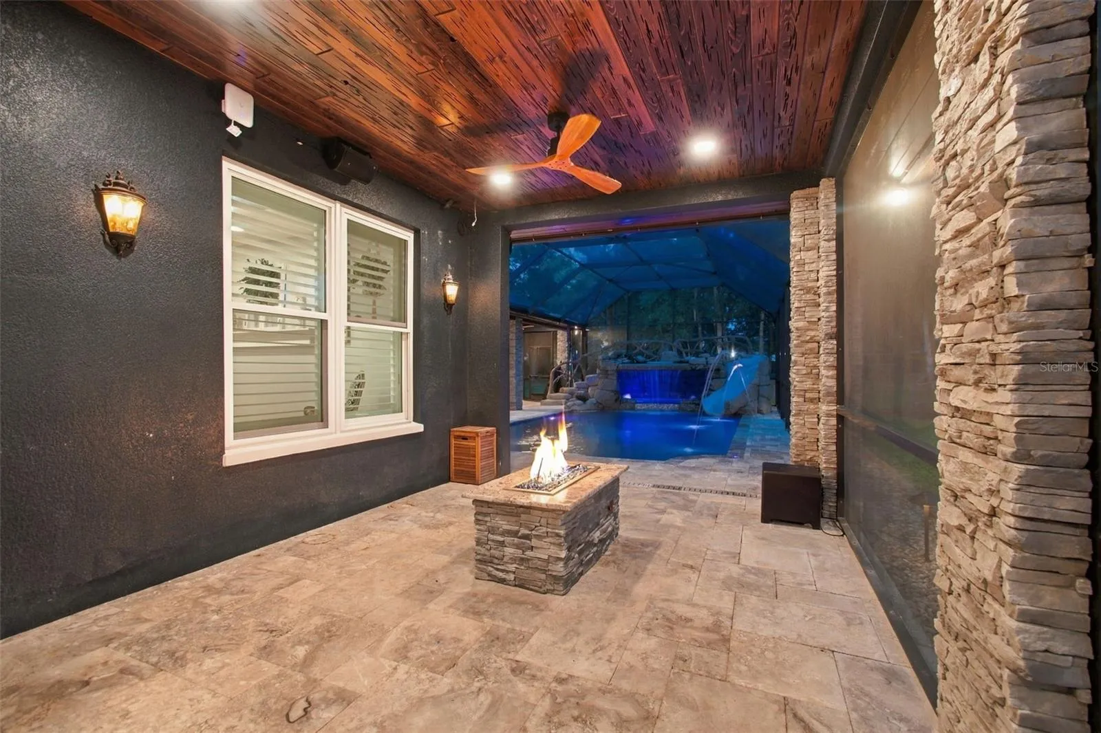 AN ENTERTAINMENT LANAI FOR SURE