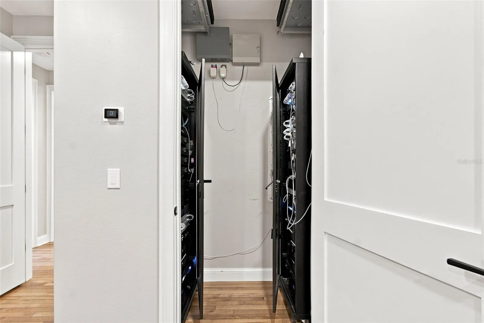THIS HOUSE MAY BE THE SMARTEST ONE YOU HAVE EVER SEEN!