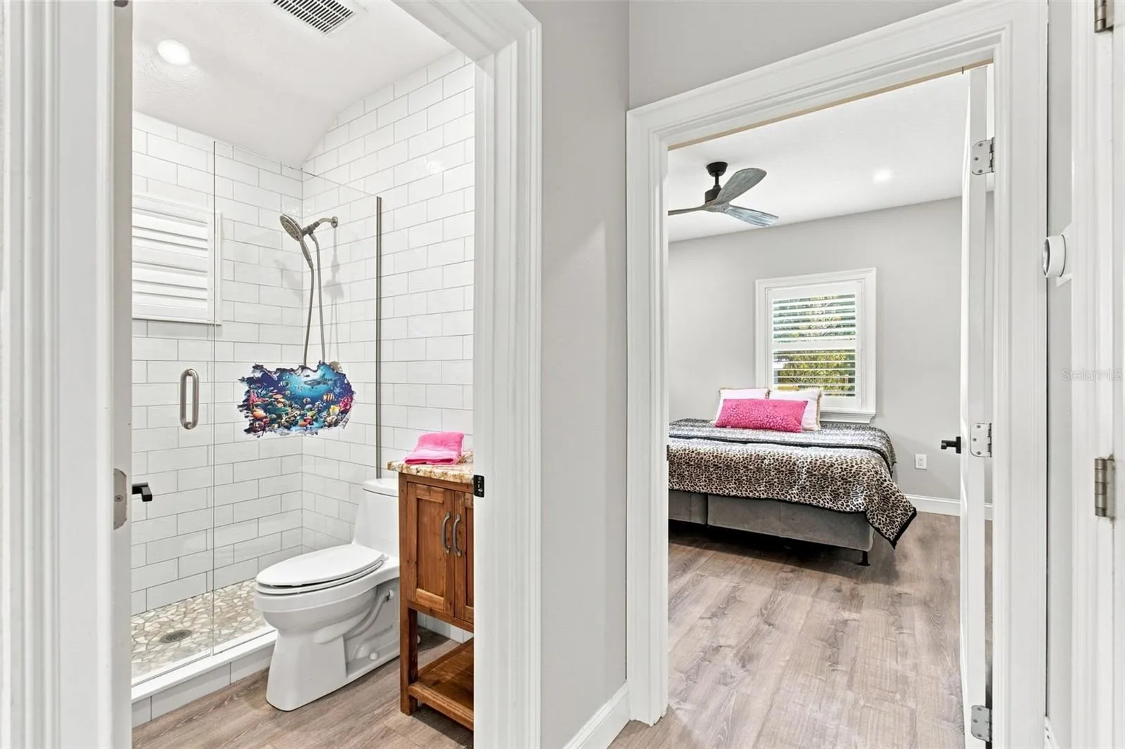 BATH AND BEDROOM GUEST COTTAGE