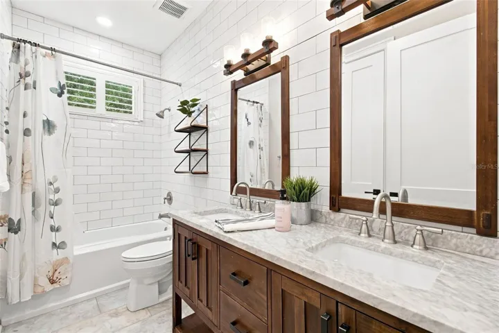 BATH 2 SUBWAY TILE TUB/SHOWER COMBO