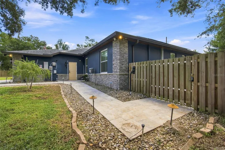 SIDE GARAGE ENTRY DOOR