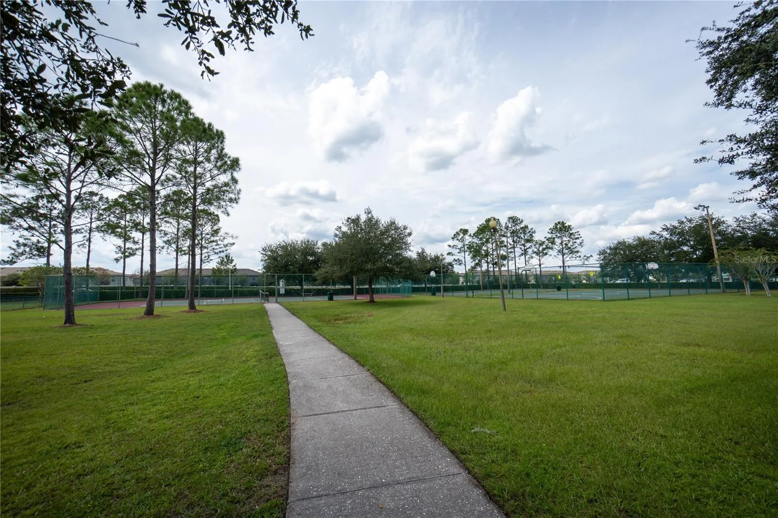 HOA Park - Walkway