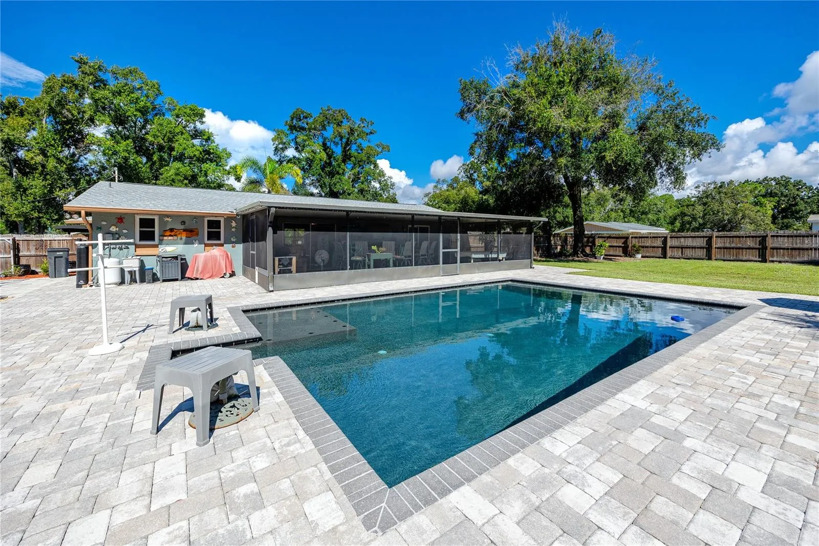 30 foot by 20 foot pool with lazy river jet-system!
