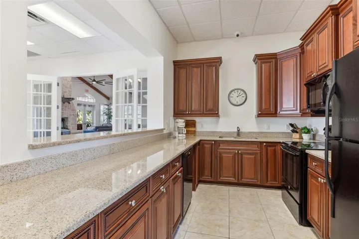 Full kitchen in Clubhouse for gatherings &amp; events