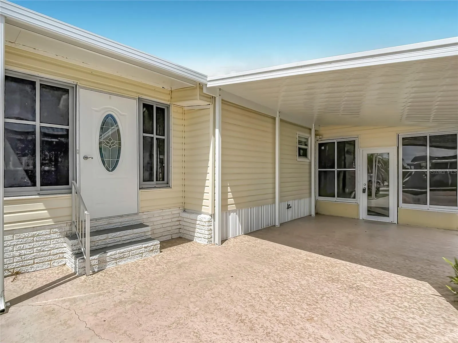 Dual Entrances into property