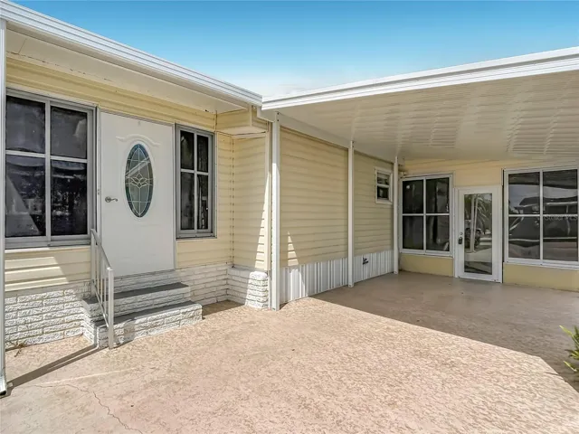 Dual Entrances into property