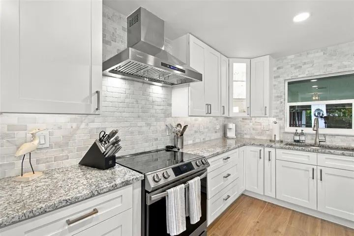 You will love cooking and entertaining in this kitchen and home!
