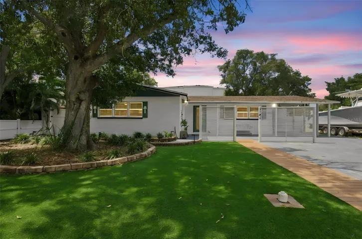 Exceptional Home in South Tampa that did not flood in recent storms!!