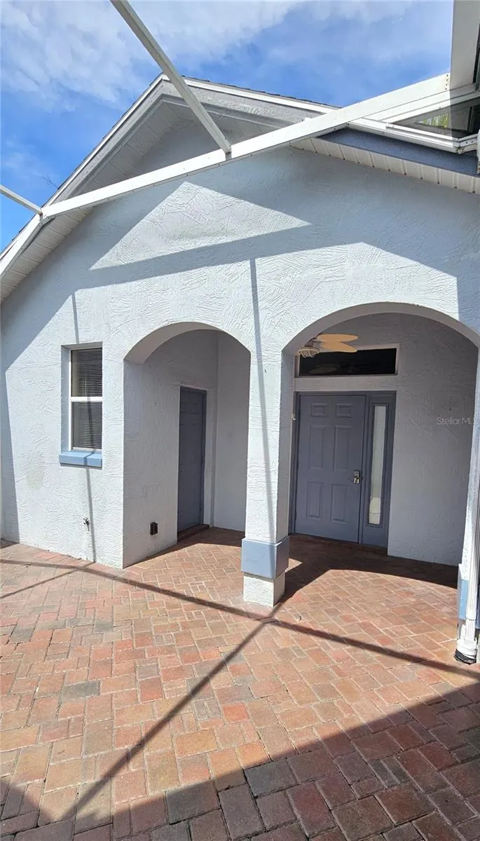 Private Entry to separate      Guest Quarters