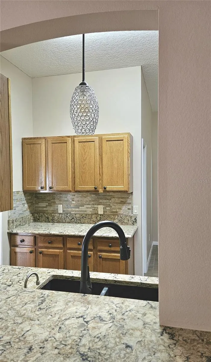 Pass Through to Dining Room