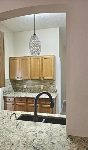 Pass Through to Dining Room