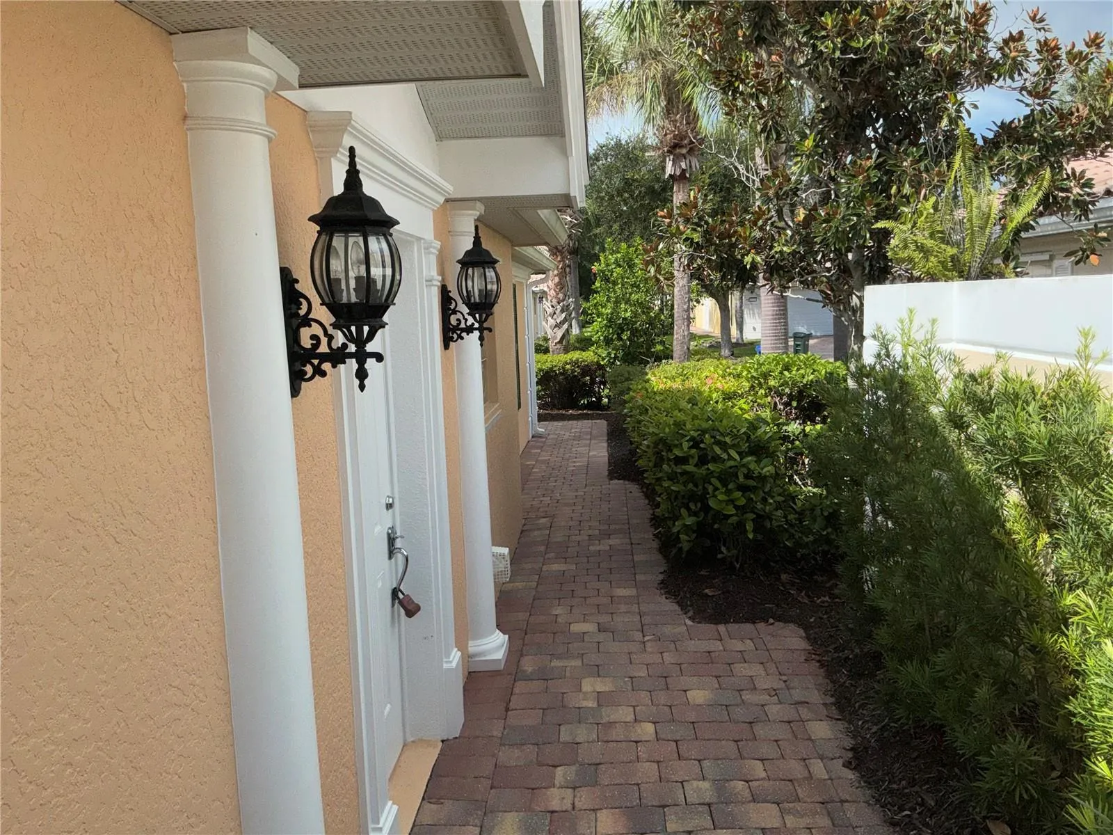 Private side entry