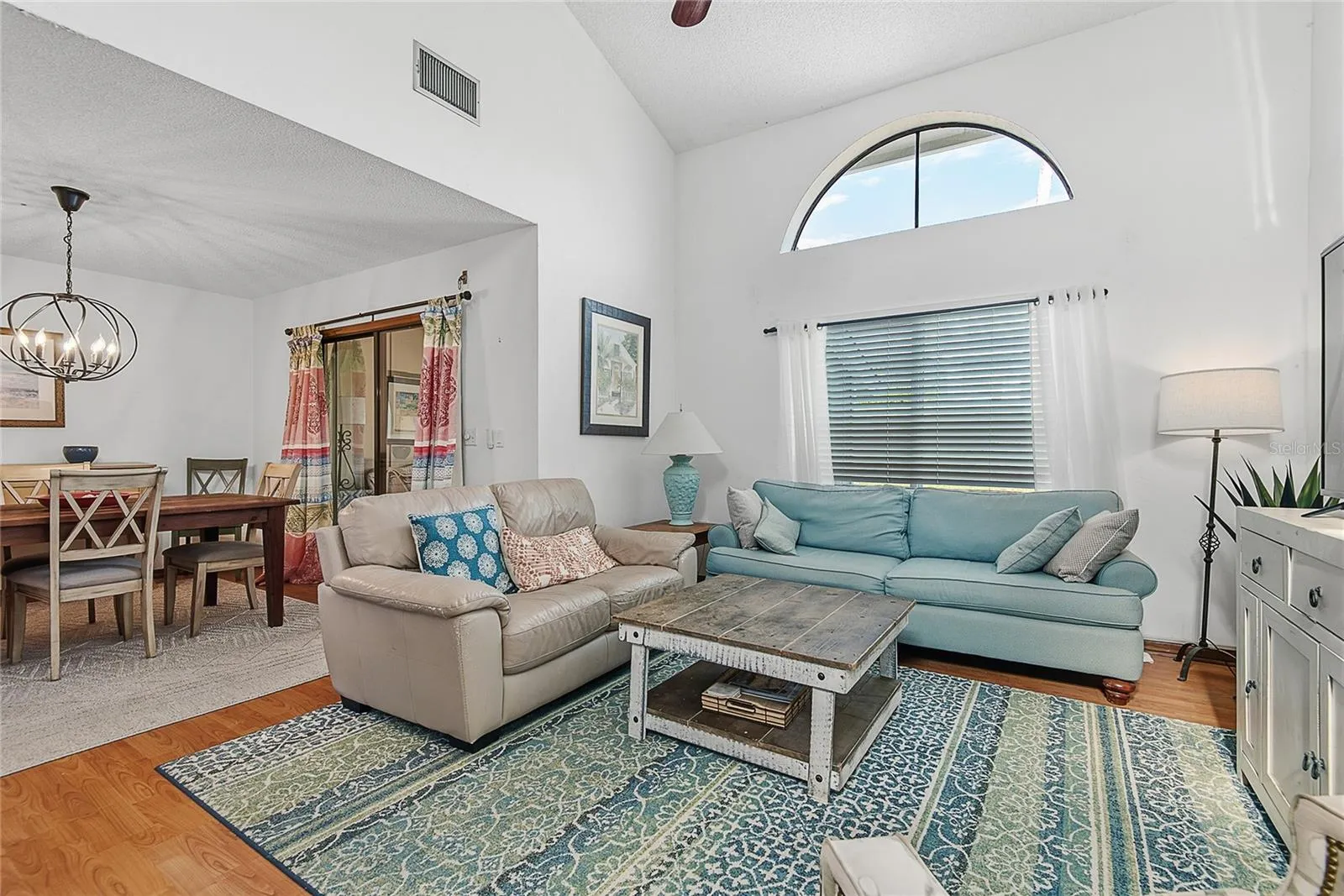 Spacious Living room