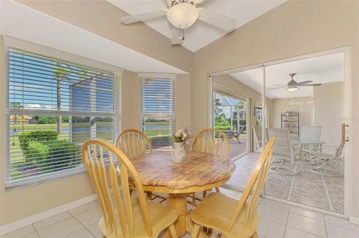 Dining with bay window