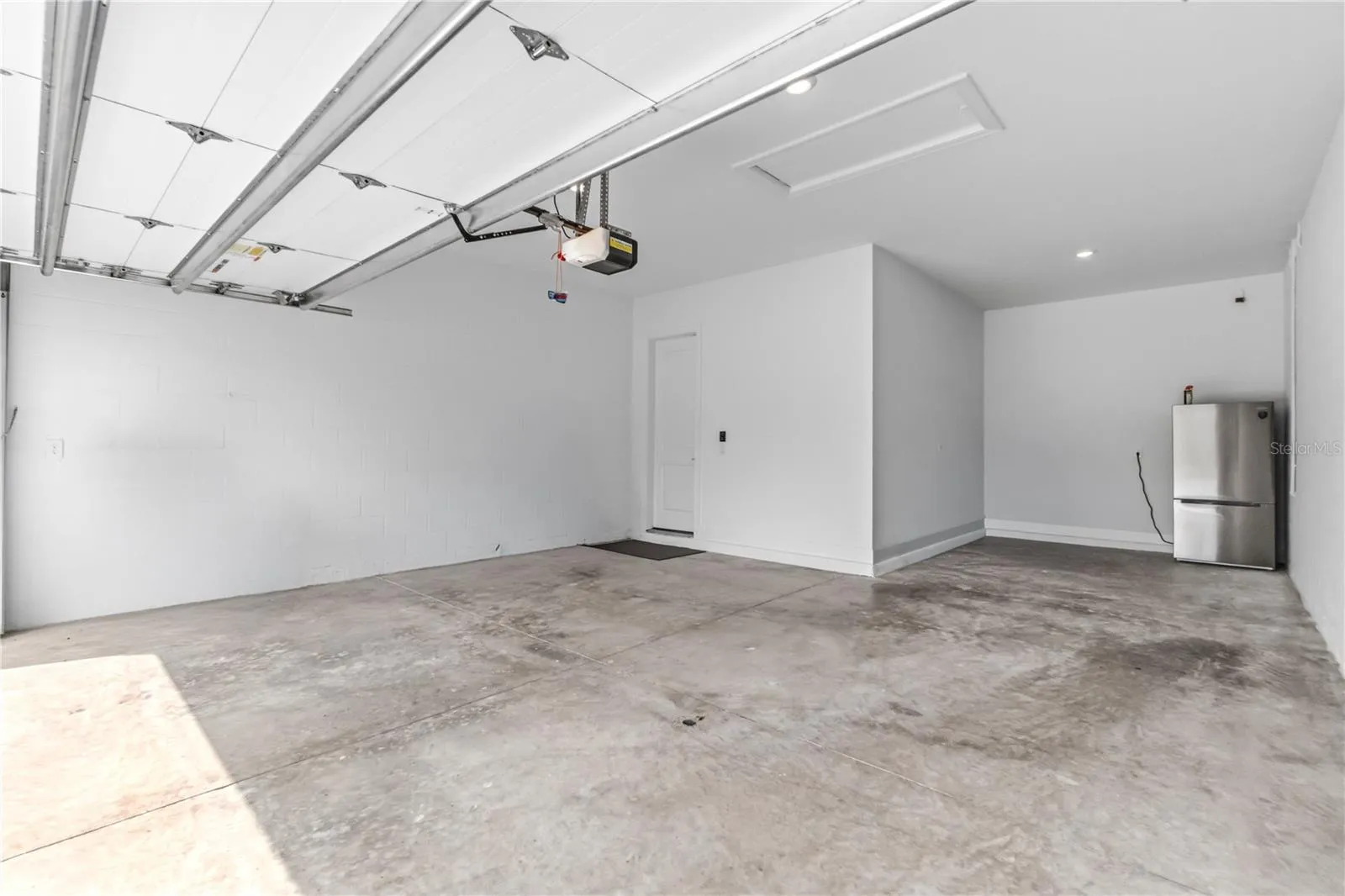 3-CAR TANDEM GARAGE