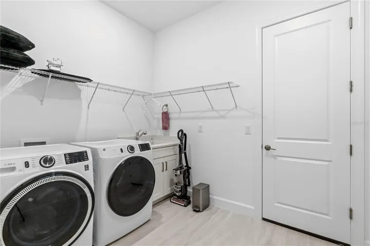 LAUNDRY ROOM