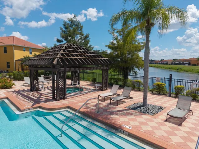 Bella Vida community pool, gazebo and spa.