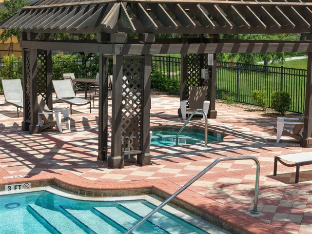 Bella Vida community pool, gazebo and spa.