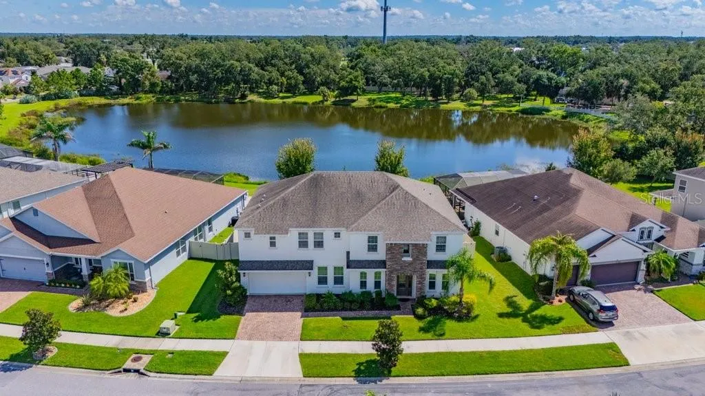 LAKE VIEWS!