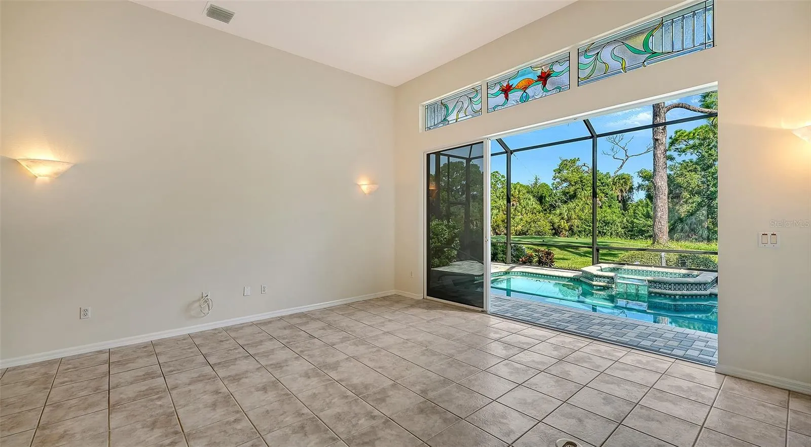 Living area opening onto lanai