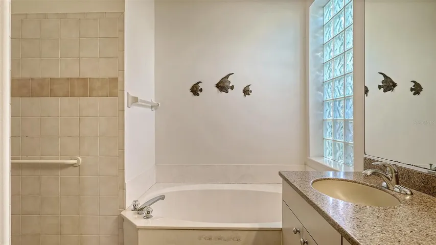 En suite primary bath