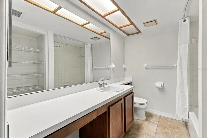Primary En-Suite Bathroom