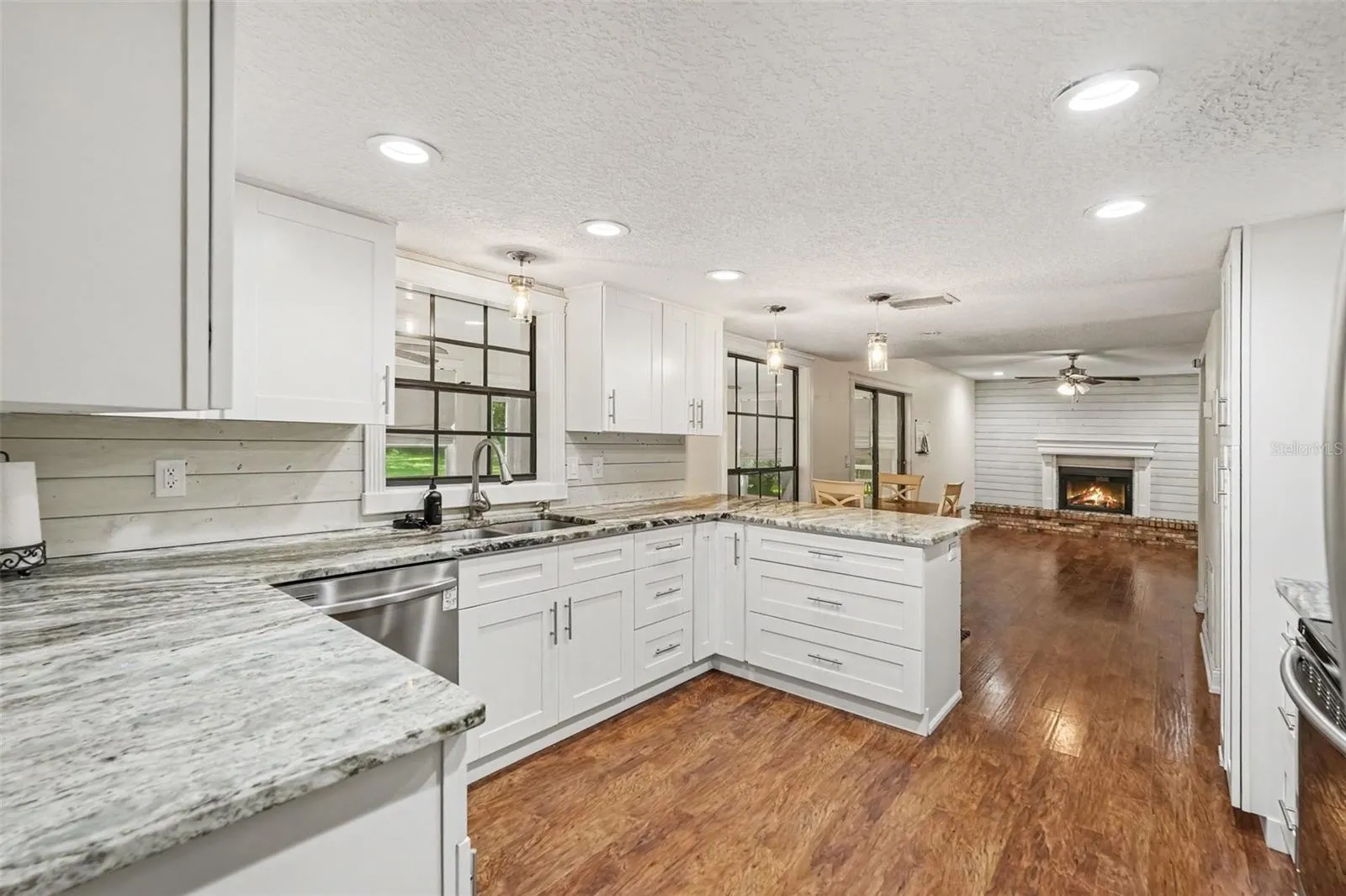 Gorgeous kitchen with shaker cabinets and granite countertops