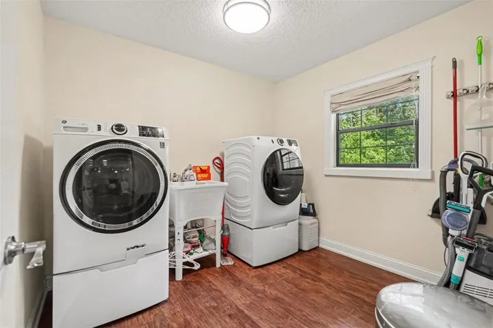 Great sized laundry room!