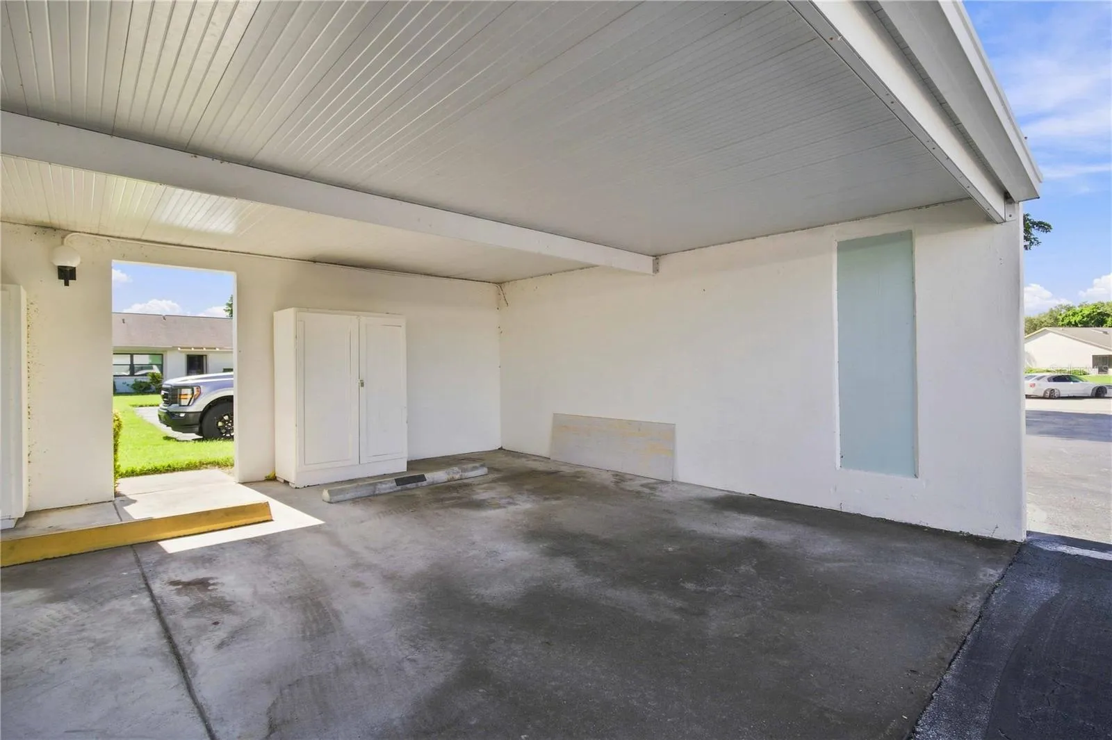 CARPORT