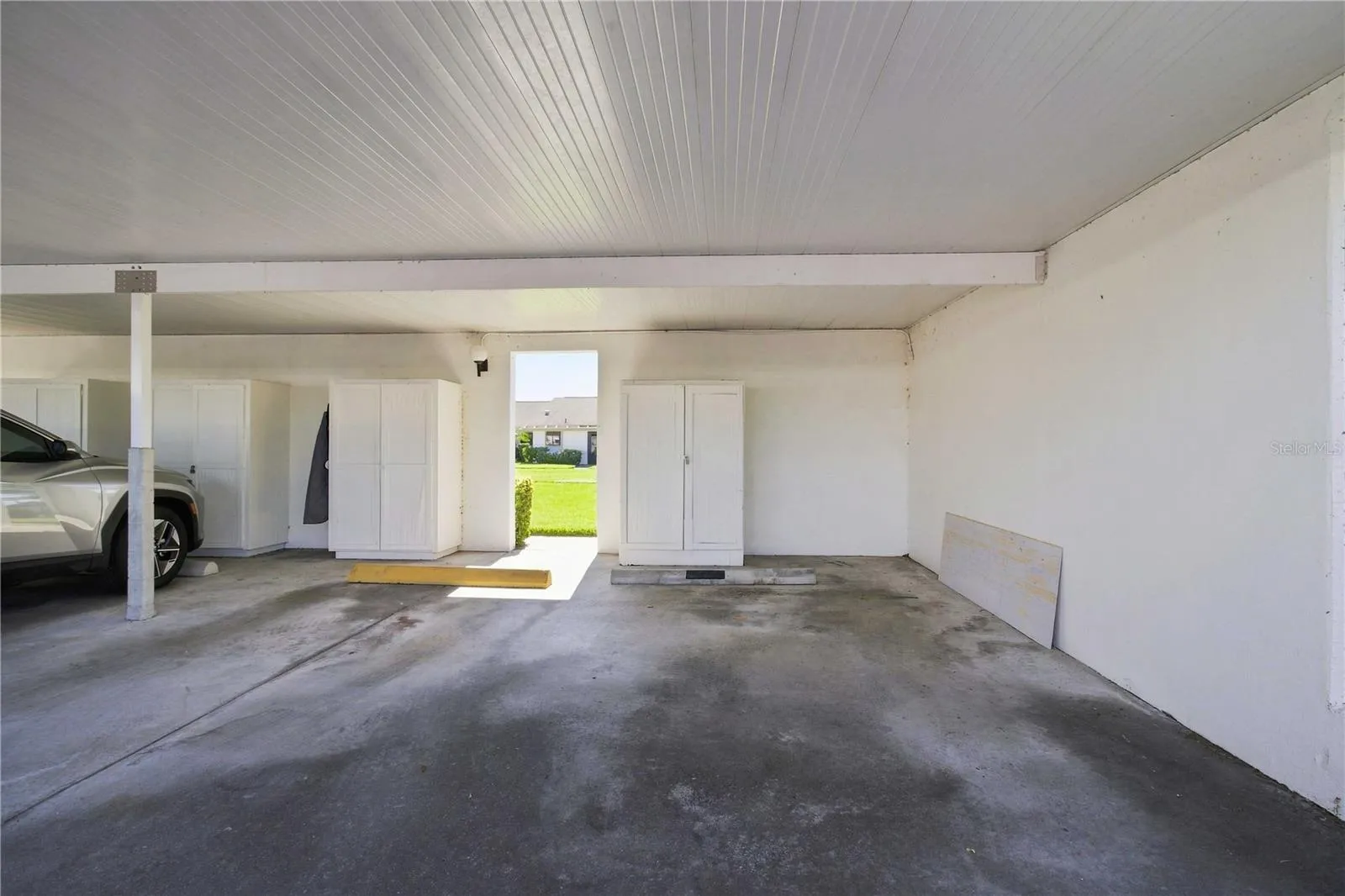 PRIVATE END CARPORT - NO ONE TO THE RIGHT OF YOUR CAR!
