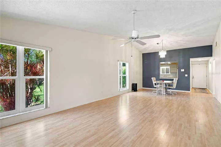 LIVING ROOM/DINING ROOM