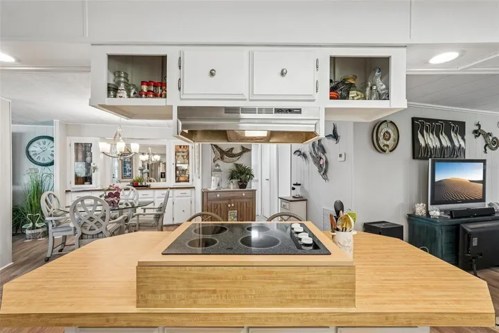 Cook top in the island